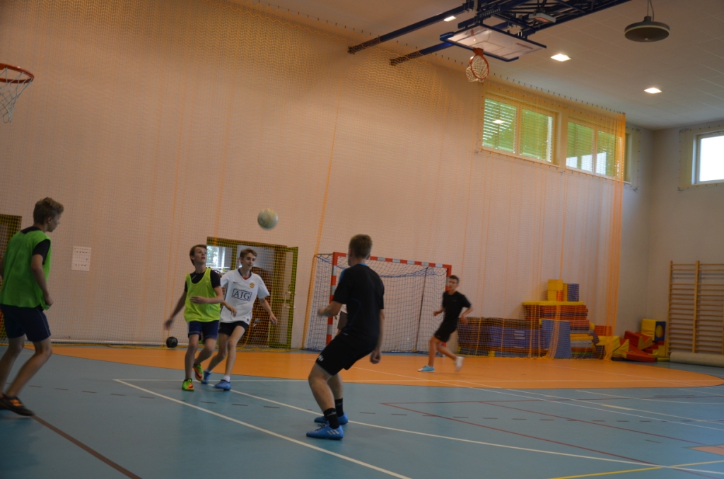 Sportowe spotkanie z absolwentami szko�y- wrzesie� 2017