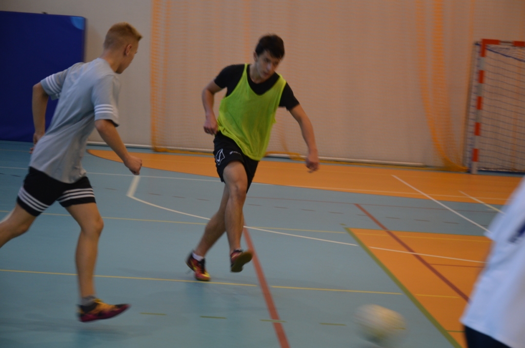 Sportowe spotkanie z absolwentami szko�y- wrzesie� 2017