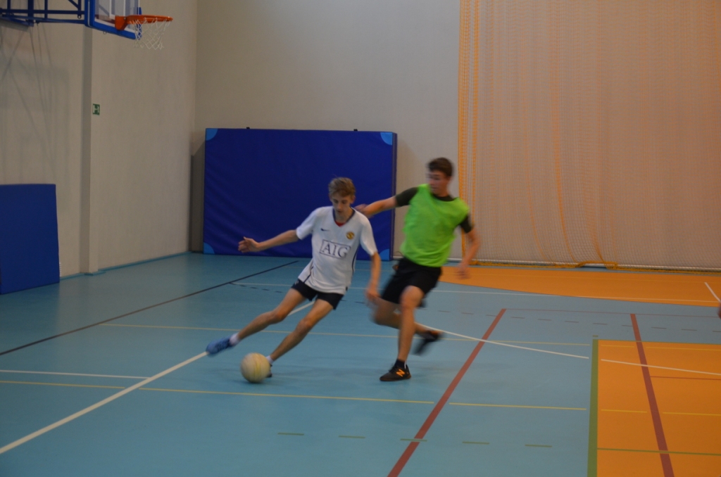 Sportowe spotkanie z absolwentami szko�y- wrzesie� 2017
