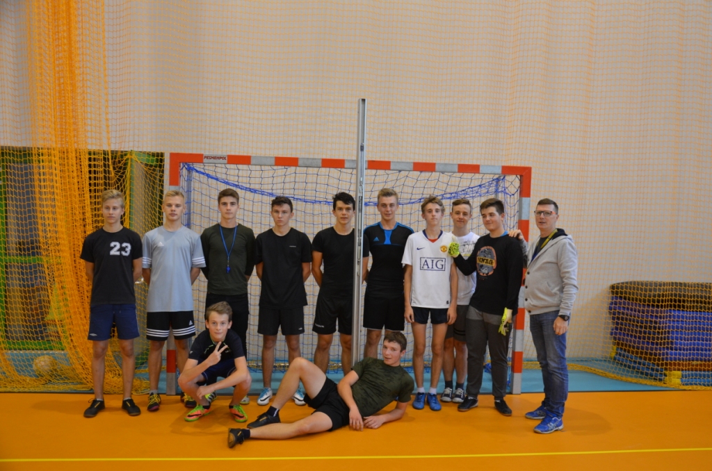Sportowe spotkanie z absolwentami szko�y- wrzesie� 2017