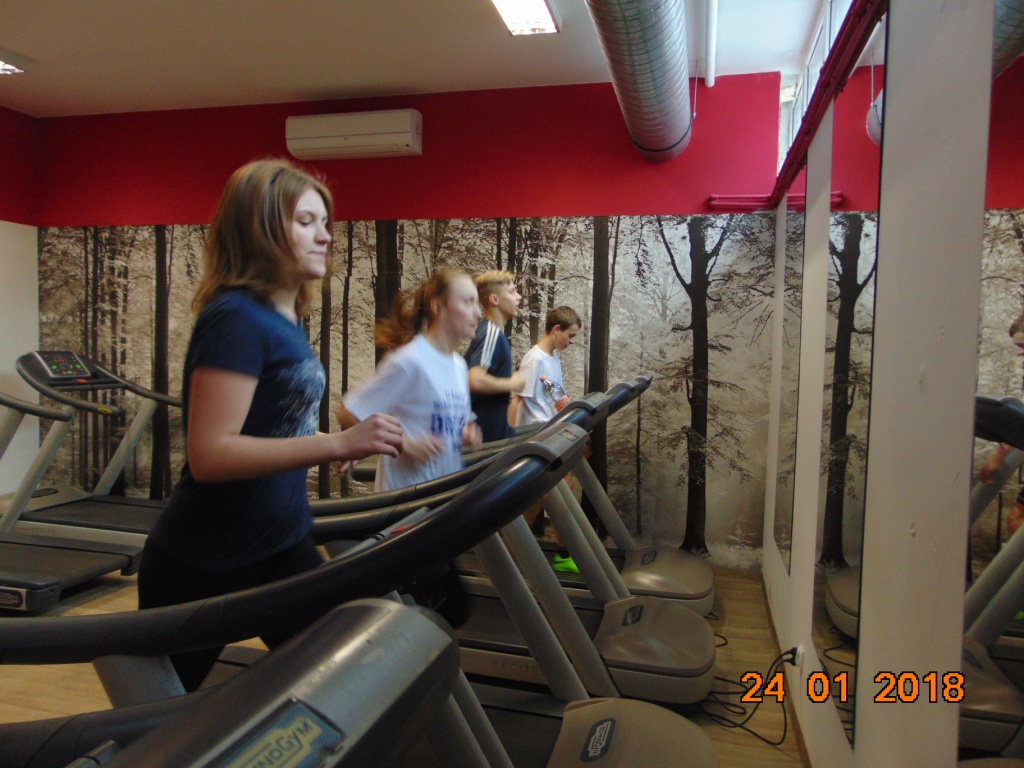 Wizyta uczni�w klasy III gimnazjum w klubie fitness Golden Power Gym & Fitness