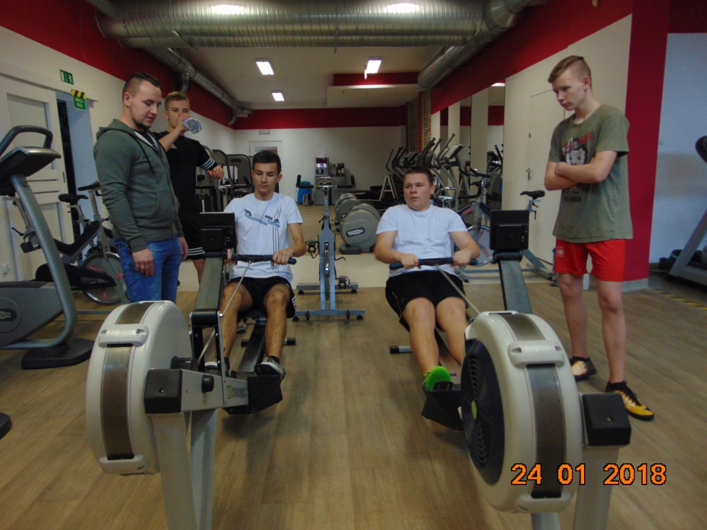 Wizyta uczni�w klasy III gimnazjum w klubie fitness Golden Power Gym & Fitness