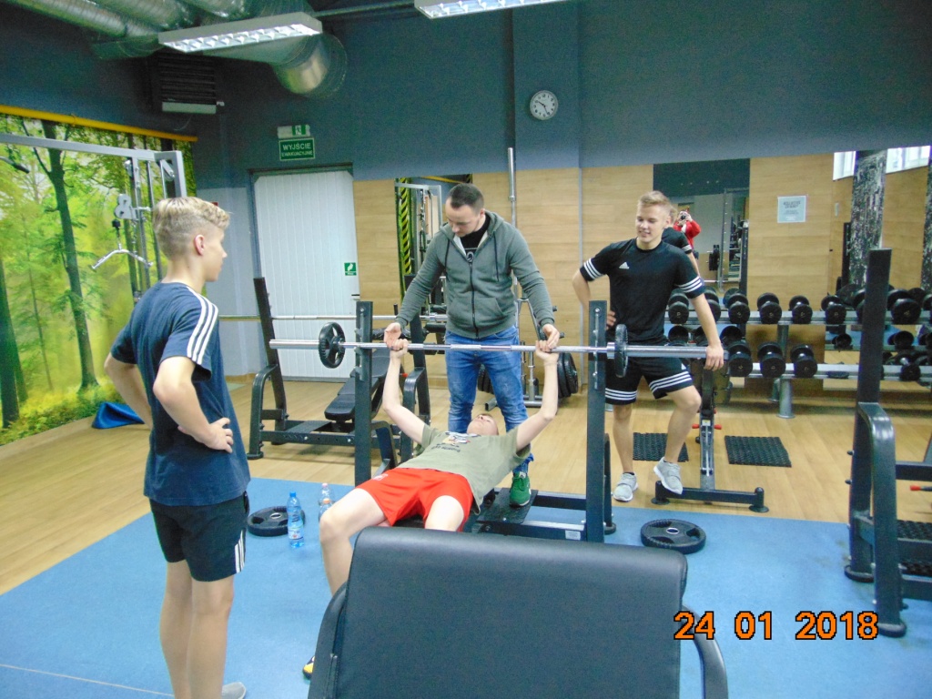Wizyta uczni�w klasy III gimnazjum w klubie fitness Golden Power Gym & Fitness