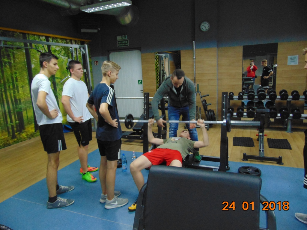 Wizyta uczni�w klasy III gimnazjum w klubie fitness Golden Power Gym & Fitness