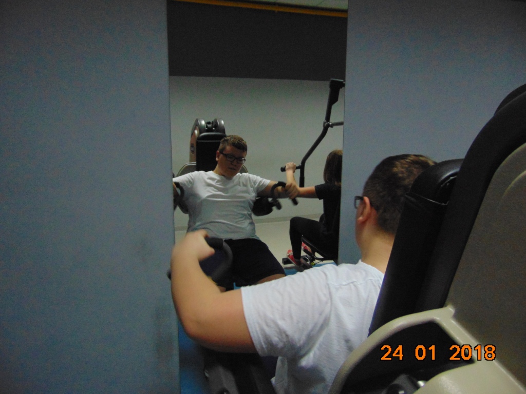 Wizyta uczni�w klasy III gimnazjum w klubie fitness Golden Power Gym & Fitness
