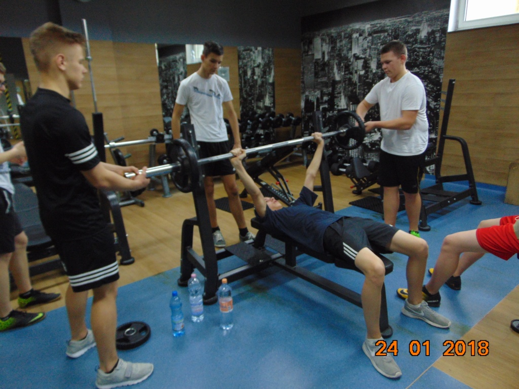 Wizyta uczni�w klasy III gimnazjum w klubie fitness Golden Power Gym & Fitness
