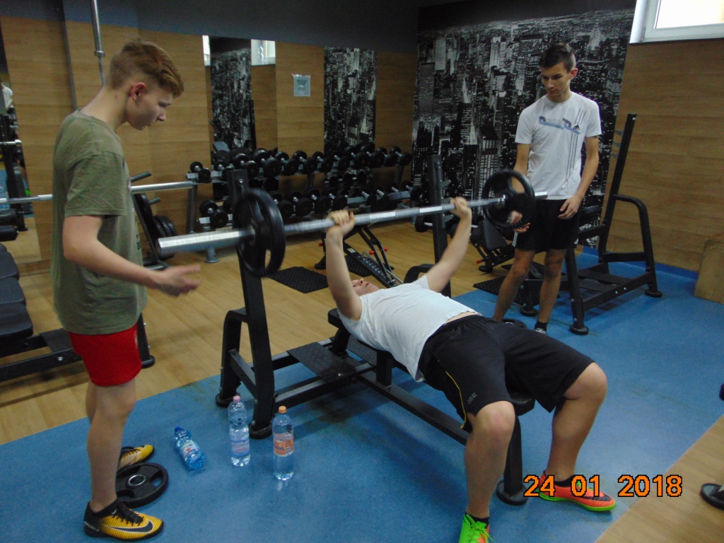Wizyta uczni�w klasy III gimnazjum w klubie fitness Golden Power Gym & Fitness