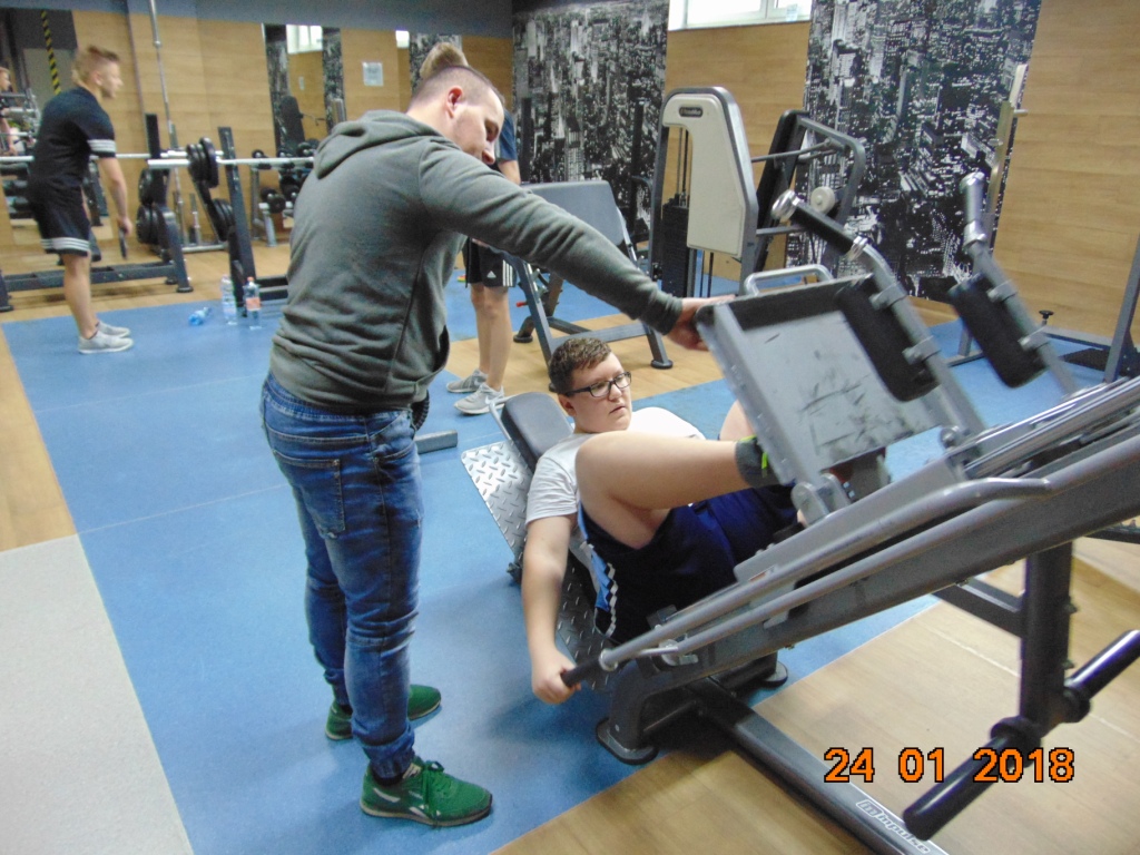 Wizyta uczni�w klasy III gimnazjum w klubie fitness Golden Power Gym & Fitness
