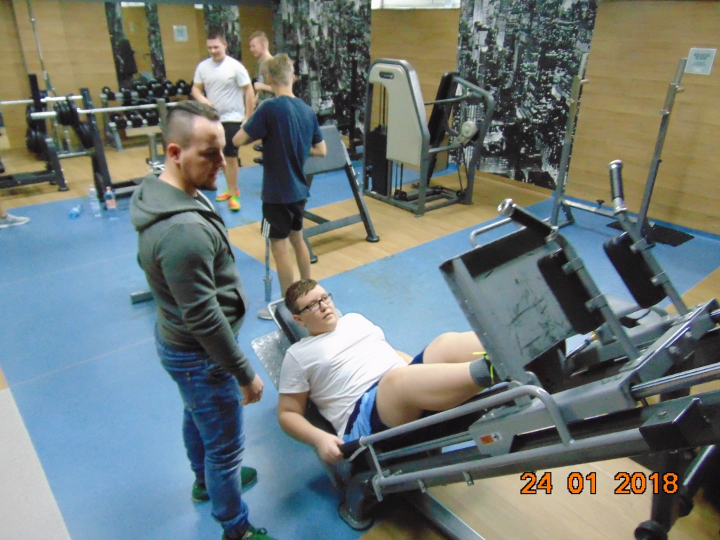 Wizyta uczni�w klasy III gimnazjum w klubie fitness Golden Power Gym & Fitness